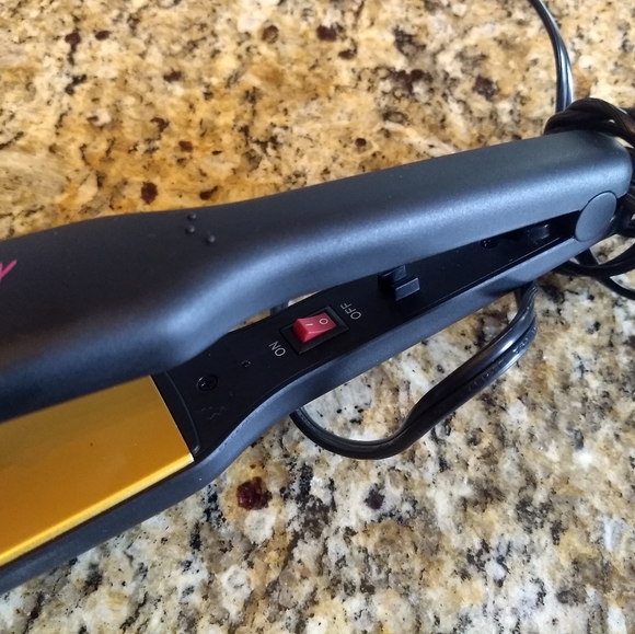 Hot Beauty Flat Iron - Picture 4 of 7